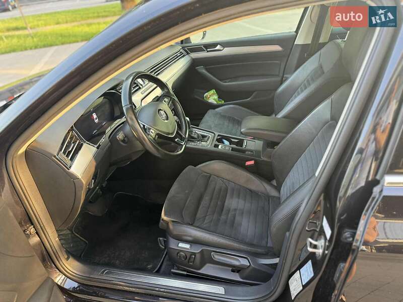 Седан Volkswagen Passat 2017 в Ужгороде