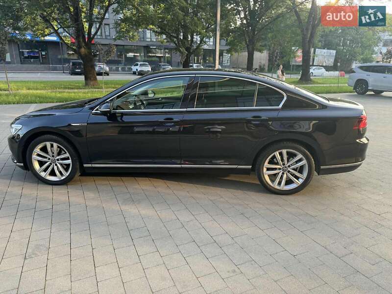 Седан Volkswagen Passat 2017 в Ужгороде