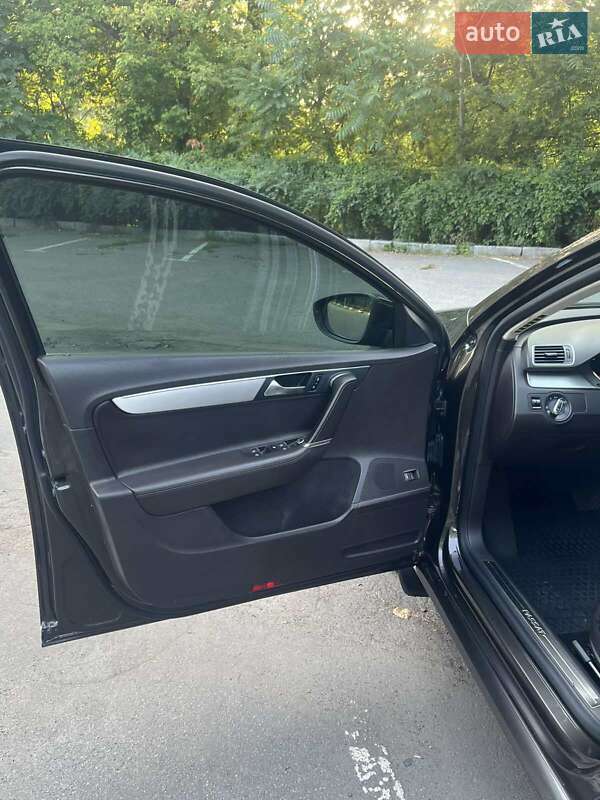 Седан Volkswagen Passat 2013 в Дніпрі фото 10 Седан Volkswagen Passat 2013 в Дніпрі