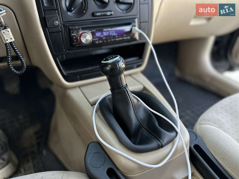 Седан Volkswagen Passat 2000 в Косове