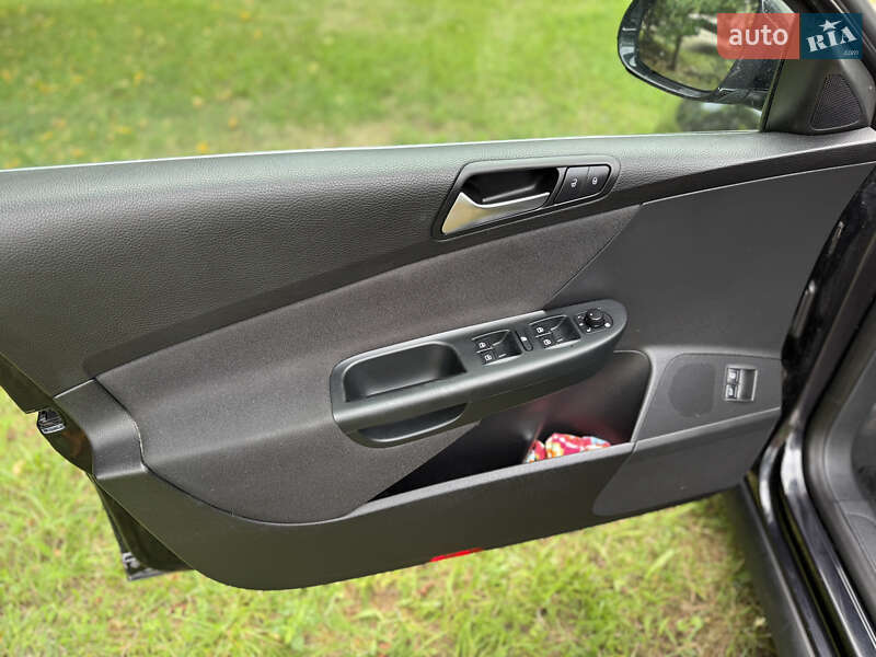 Седан Volkswagen Passat 2010 в Стрию