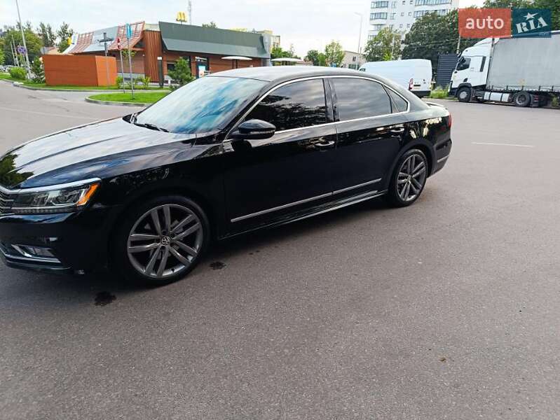 Седан Volkswagen Passat 2016 в Львове
