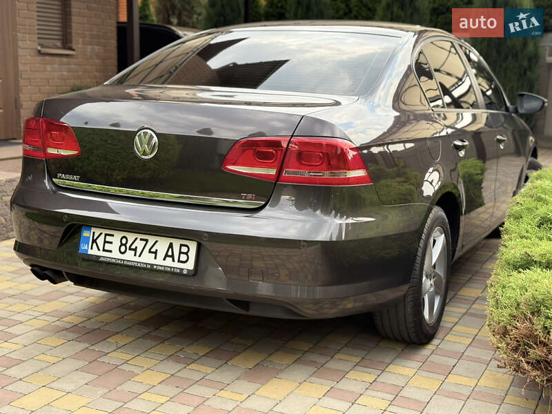 Седан Volkswagen Passat 2011 в Днепре