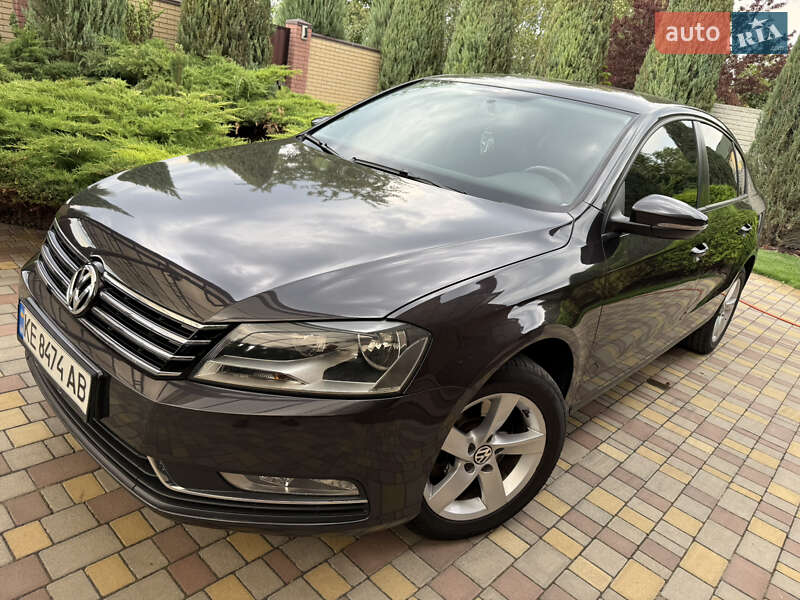 Седан Volkswagen Passat 2011 в Днепре