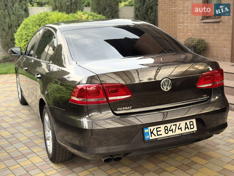 Седан Volkswagen Passat 2011 в Днепре