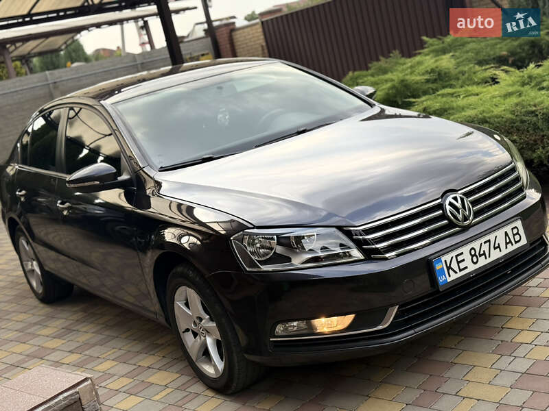 Седан Volkswagen Passat 2011 в Днепре