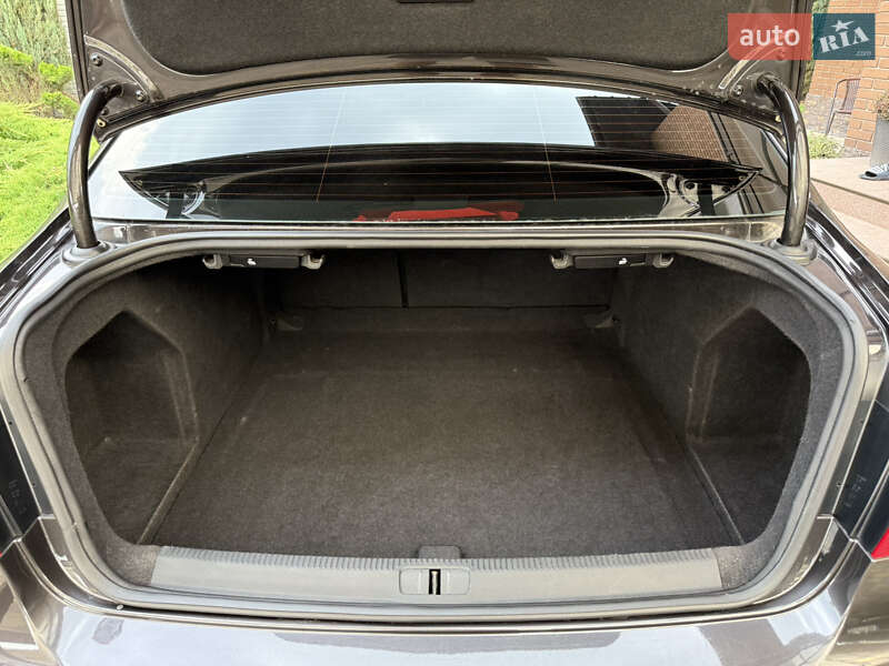 Седан Volkswagen Passat 2011 в Днепре