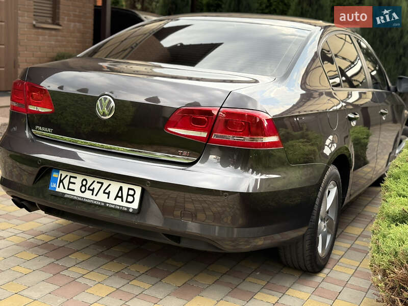 Седан Volkswagen Passat 2011 в Днепре