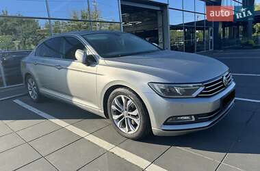 Седан Volkswagen Passat 2015 в Луцке