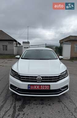 Седан Volkswagen Passat 2017 в Києві