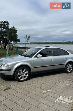 Седан Volkswagen Passat 2003 в Киеве
