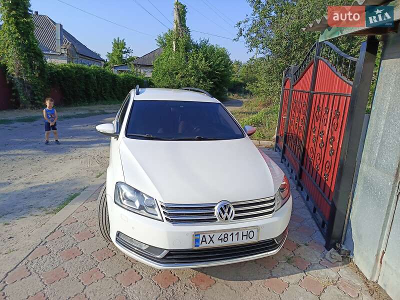 Універсал Volkswagen Passat 2013 в Ізюмі