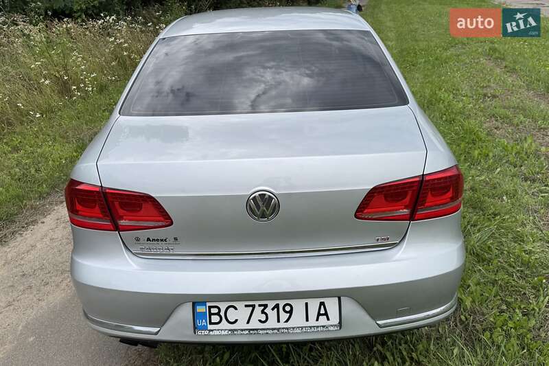 Седан Volkswagen Passat 2011 в Львове