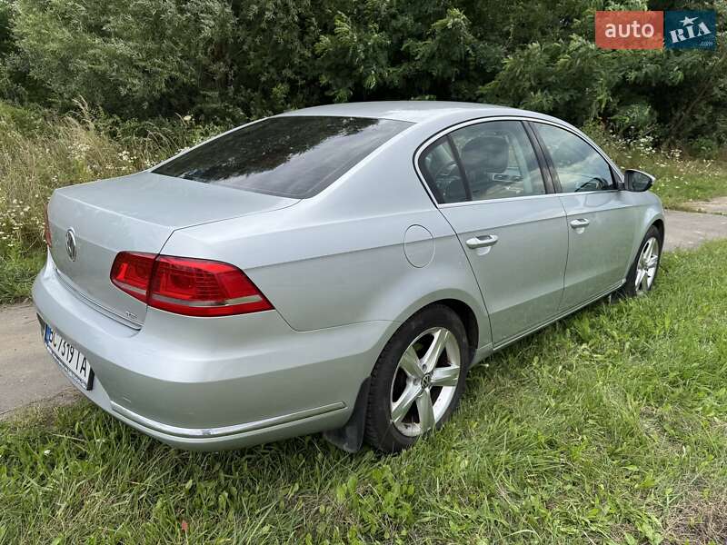 Седан Volkswagen Passat 2011 в Львове