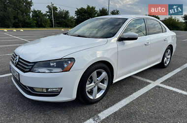 Седан Volkswagen Passat 2012 в Черновцах