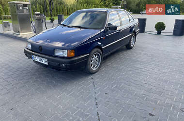 Седан Volkswagen Passat 1992 в Зборове