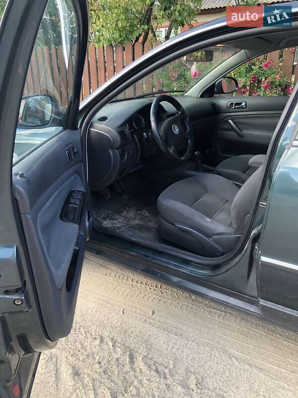 Седан Volkswagen Passat 2004 в Березному