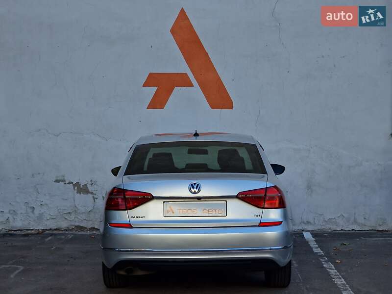 Седан Volkswagen Passat 2016 в Одессе