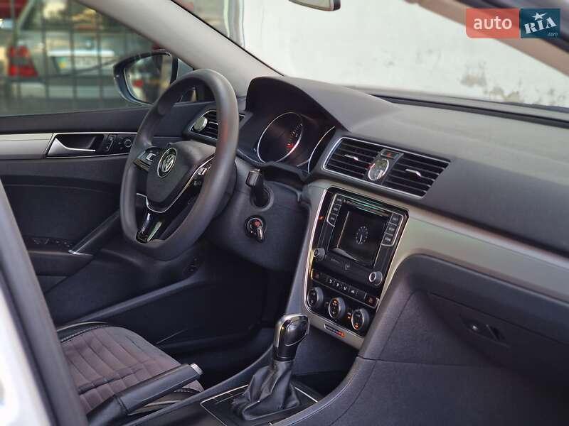 Седан Volkswagen Passat 2016 в Одессе
