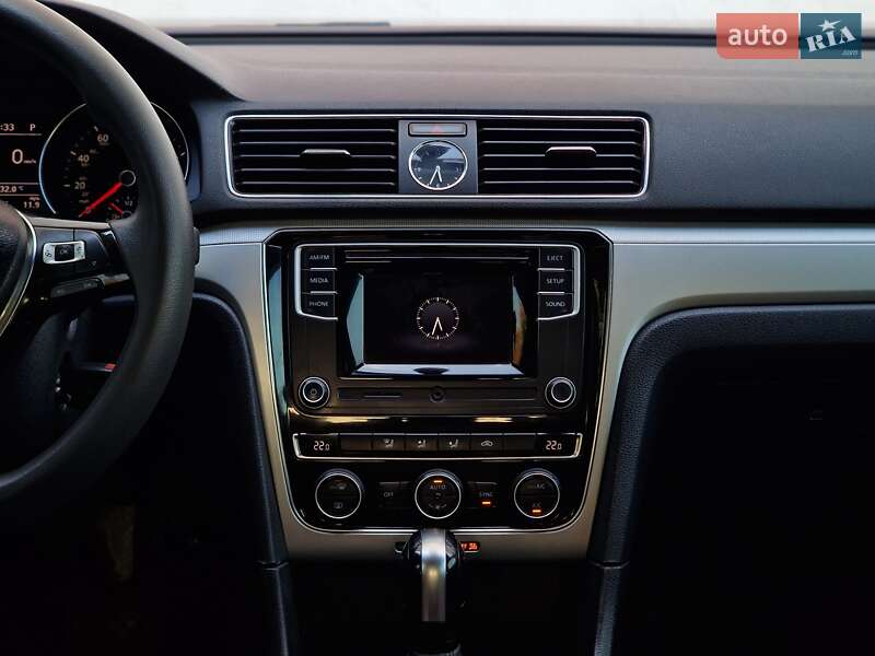 Седан Volkswagen Passat 2016 в Одессе