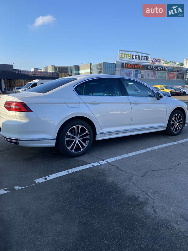 Седан Volkswagen Passat 2018 в Одессе
