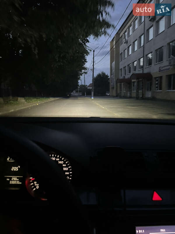 Универсал Volkswagen Passat 2010 в Стрые