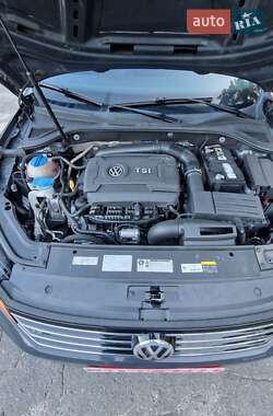 Седан Volkswagen Passat 2017 в 