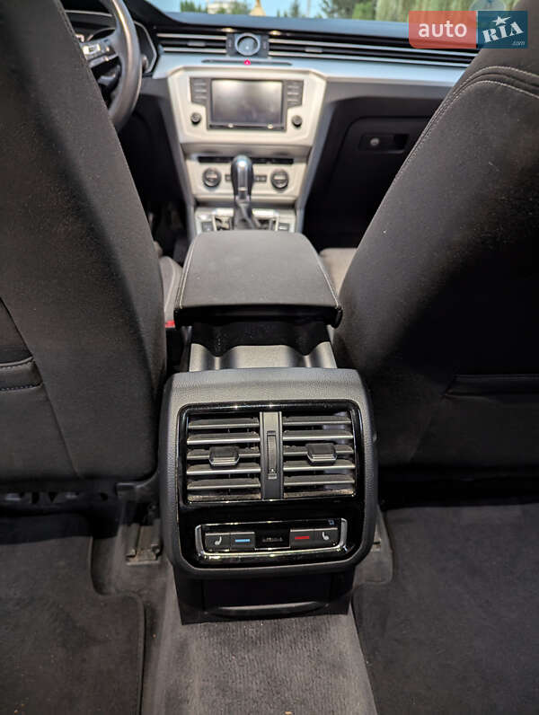 Універсал Volkswagen Passat 2015 в Львові