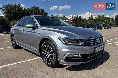 Седан Volkswagen Passat 2018 в Києві