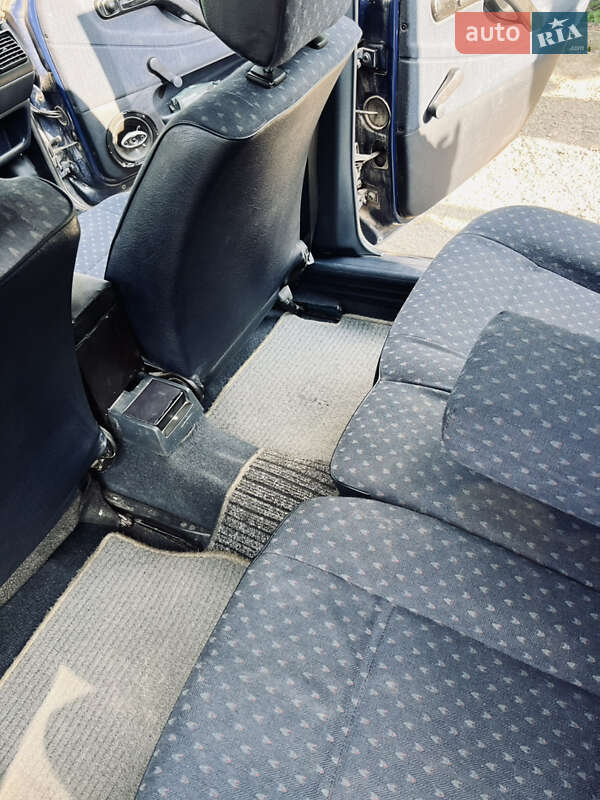 Седан Volkswagen Passat 1996 в Погребище