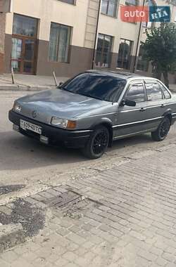 Седан Volkswagen Passat 1989 в Самборе