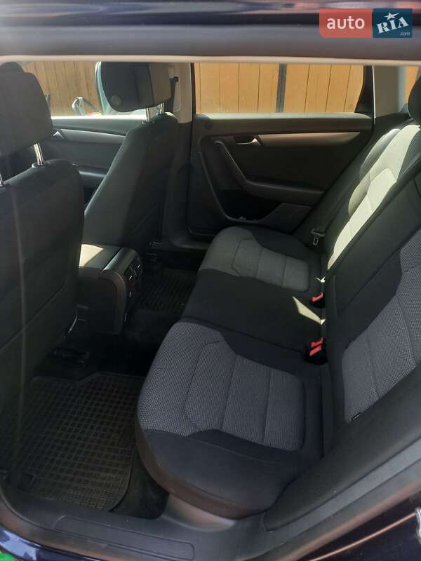 Универсал Volkswagen Passat 2011 в Буче