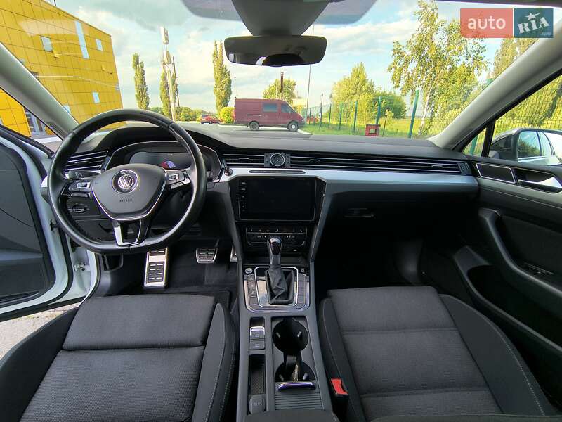 Универсал Volkswagen Passat 2017 в Киеве