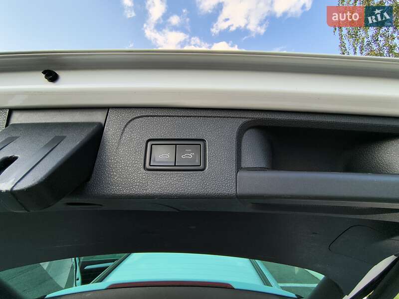 Универсал Volkswagen Passat 2017 в Киеве