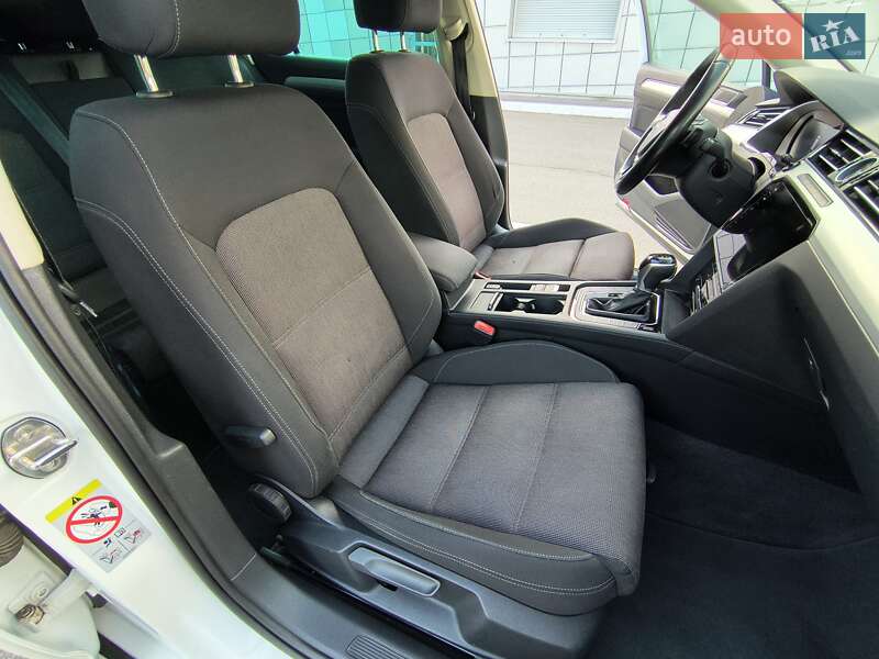 Универсал Volkswagen Passat 2017 в Киеве