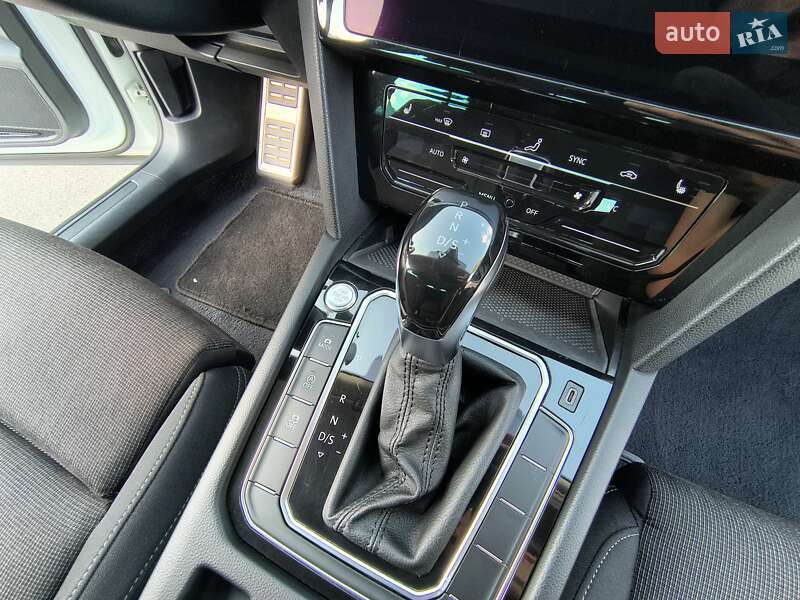 Универсал Volkswagen Passat 2017 в Киеве