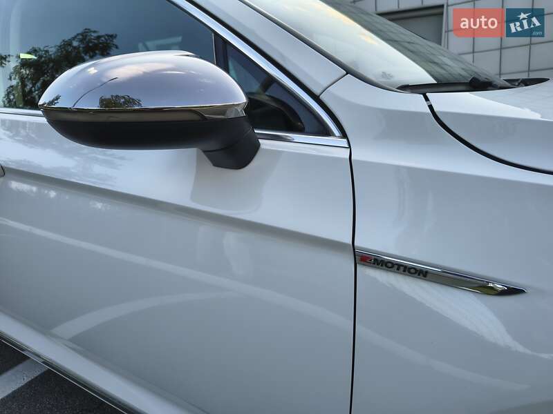 Универсал Volkswagen Passat 2017 в Киеве