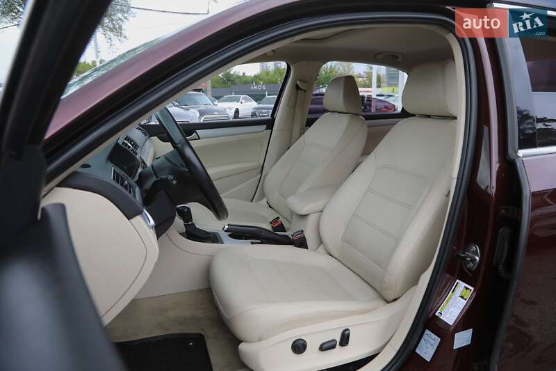 Седан Volkswagen Passat 2013 в Харькове