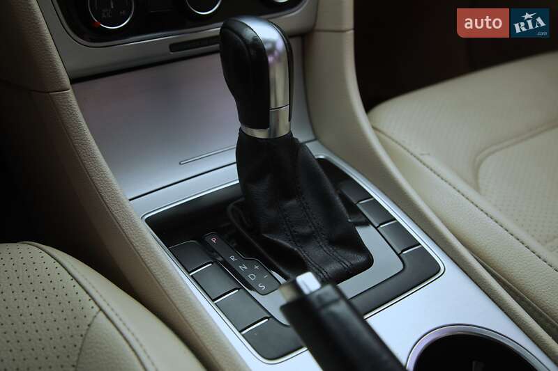 Седан Volkswagen Passat 2013 в Харькове