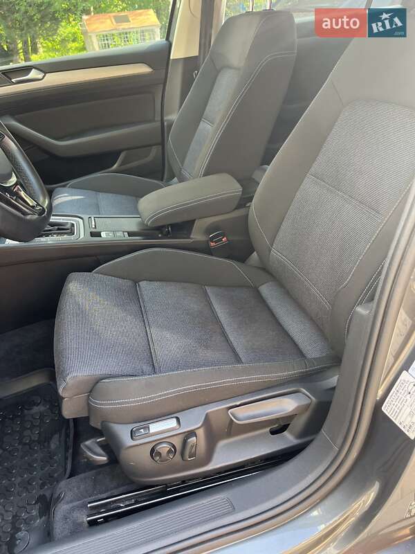 Универсал Volkswagen Passat 2017 в Хмельницком