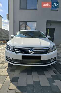 Седан Volkswagen Passat 2018 в Киеве