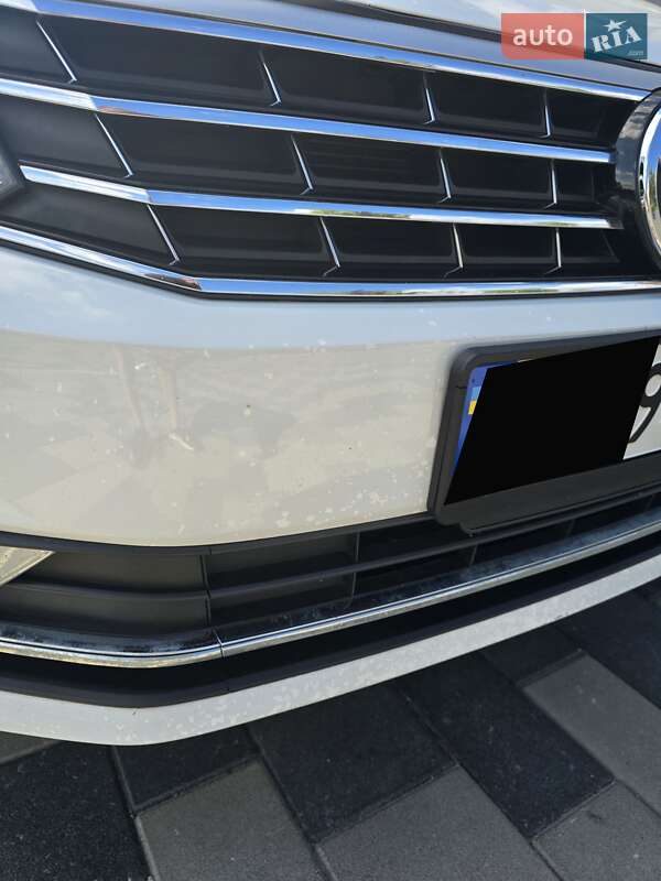 Седан Volkswagen Passat 2018 в Киеве