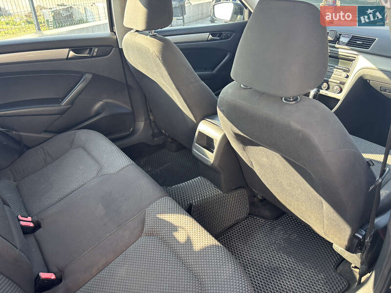 Седан Volkswagen Passat 2012 в Києві