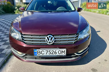 Седан Volkswagen Passat 2012 в Киеве
