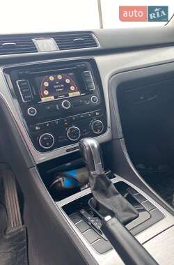 Седан Volkswagen Passat 2011 в 