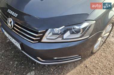 Універсал Volkswagen Passat 2012 в Нововолинську