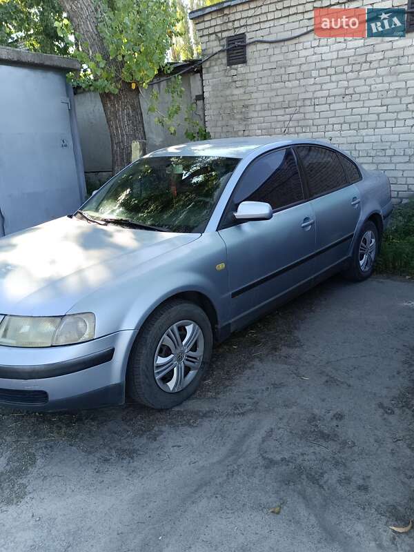 Седан Volkswagen Passat 2000 в Каменском