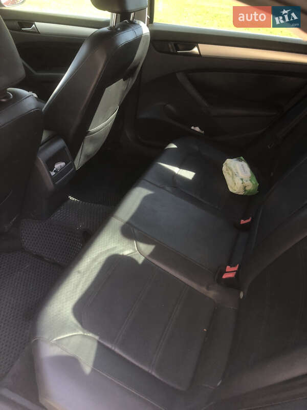 Седан Volkswagen Passat 2012 в Сокалі