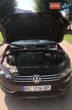 Седан Volkswagen Passat 2012 в Сокале
