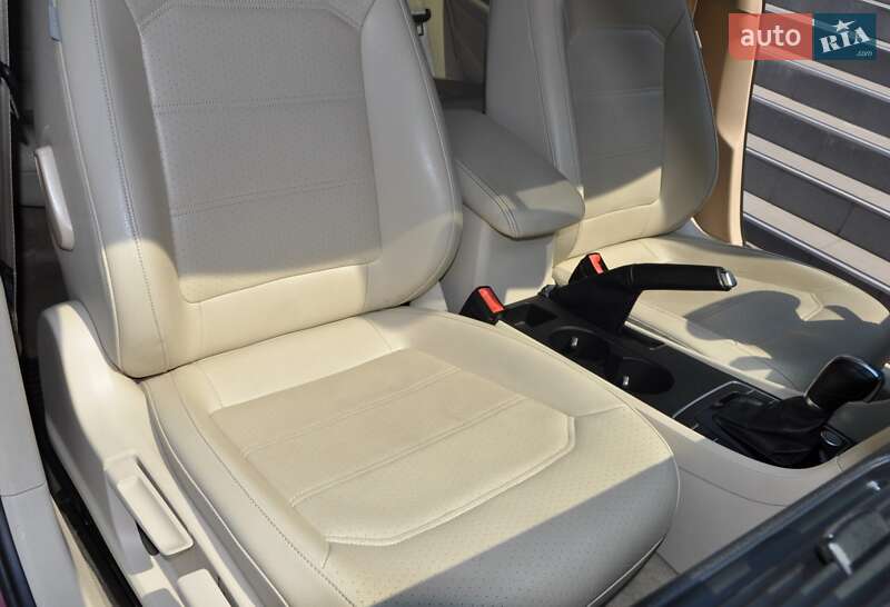Седан Volkswagen Passat 2015 в Одессе